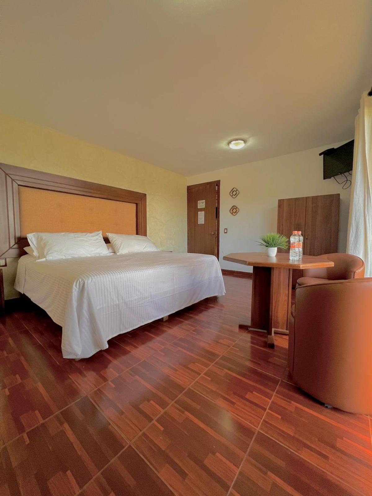 Hotel El Jaguar Сан-Мартин-де-лас-Пирамидес Номер фото